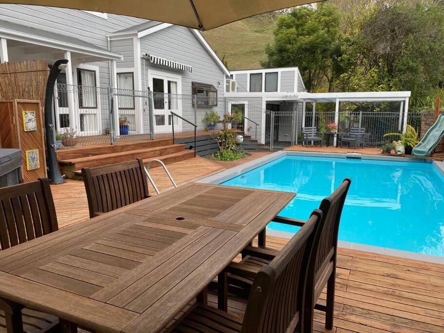 Superb Studio Retreat With Spa, Pool & Bbq Access Уонгануи Экстерьер фото